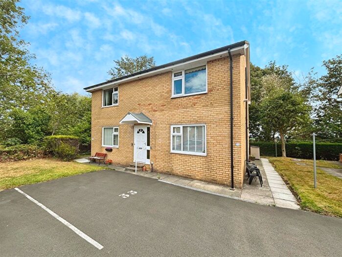 1 Bedroom Flat For Sale In Eccles Court, Bradford, BD2