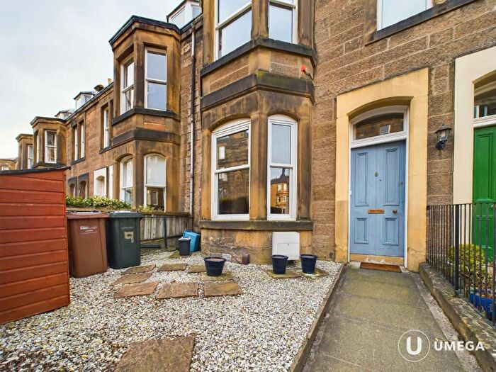 2 Bedroom Flat To Rent In Ashley Terrace, Shandon, Edinburgh, EH11