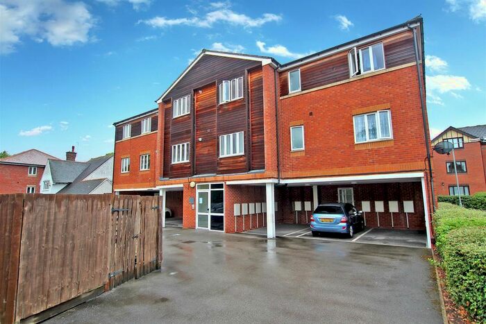 2 Bedroom Flat To Rent In Pines Court, Black Swan Close, Woodthorpe, Nottingham NG5