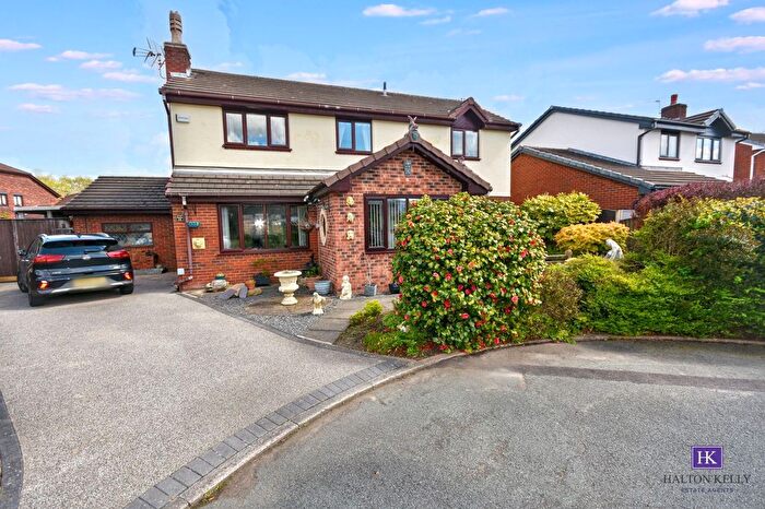 4 Bedroom Detached House For Sale In Raleigh Close, Old Hall, WA5