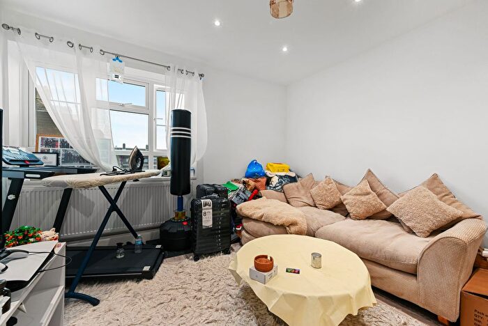 2 Bedroom Flat For Sale In White City Estate, London, W12