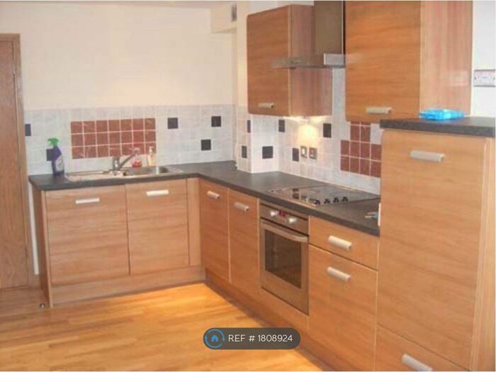 1 Bedroom Flat To Rent In Byron Halls, Bradford, BD3
