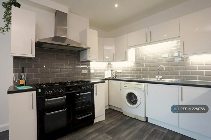 7 Bedroom Terraced House To Rent In Kingswood Road, Manchester, M14