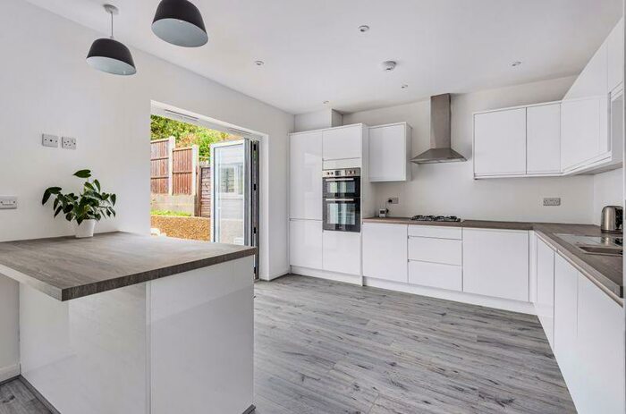 4 Bedroom Semi-Detached Bungalow To Rent In Oaks Road, Kenley, CR8