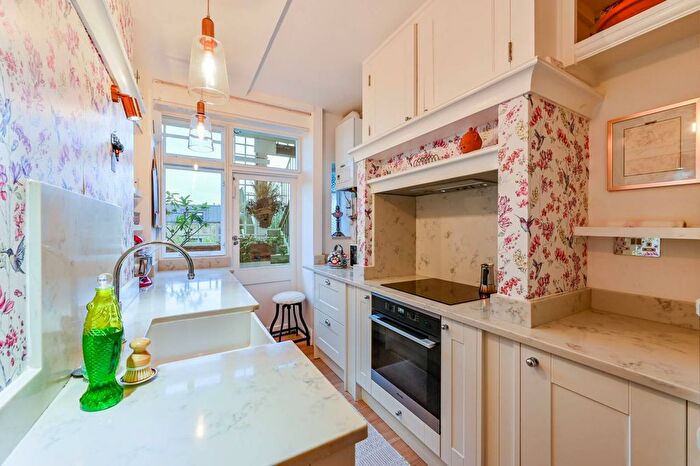 3 Bedroom Flat For Sale In Connaught Gardens, Muswell Hill, London, N10