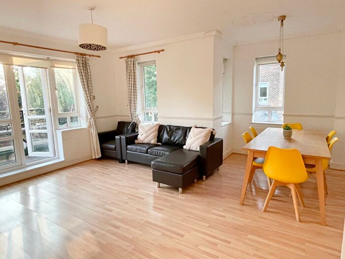 2 Bedroom Flat To Rent In Arun House, Maybate Avenue, KT2