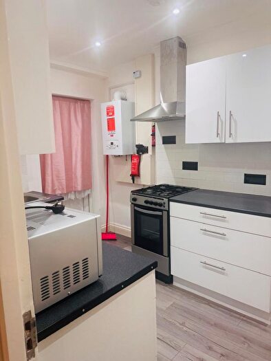 2 Bedroom Flat To Rent In Chicksand Street, Brick Lane, London, E1