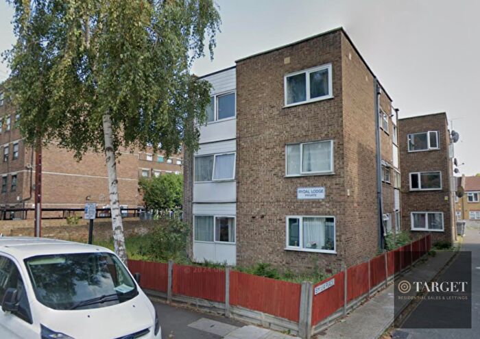 1 Bedroom Flat To Rent In Rydal Lodge, N17