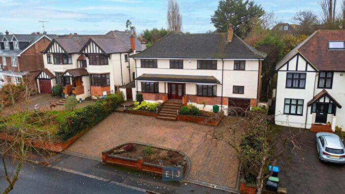 6 Bedroom Detached House For Sale In Spring Grove, Loughton, IG10