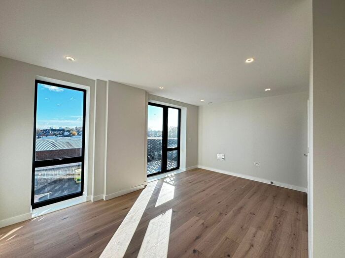 2 Bedroom Flat To Rent In Middle Road, London, W7