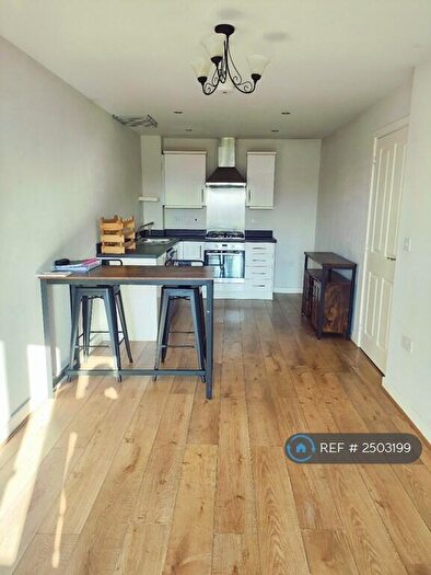 2 Bedroom Flat To Rent In Pavilion Close, Leicester, LE2