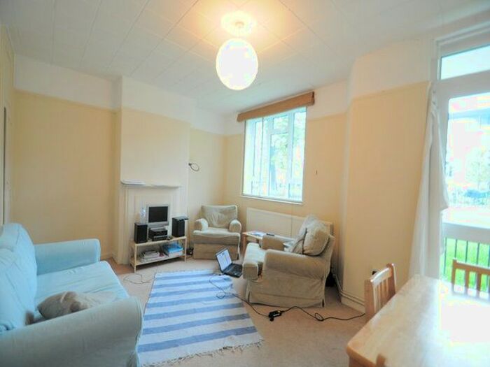 2 Bedroom Flat To Rent In Leary House, London, SE11