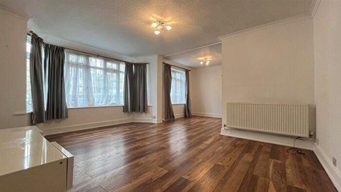 2 Bedroom Apartment To Rent In High Street, Cheam, Sutton, SM3