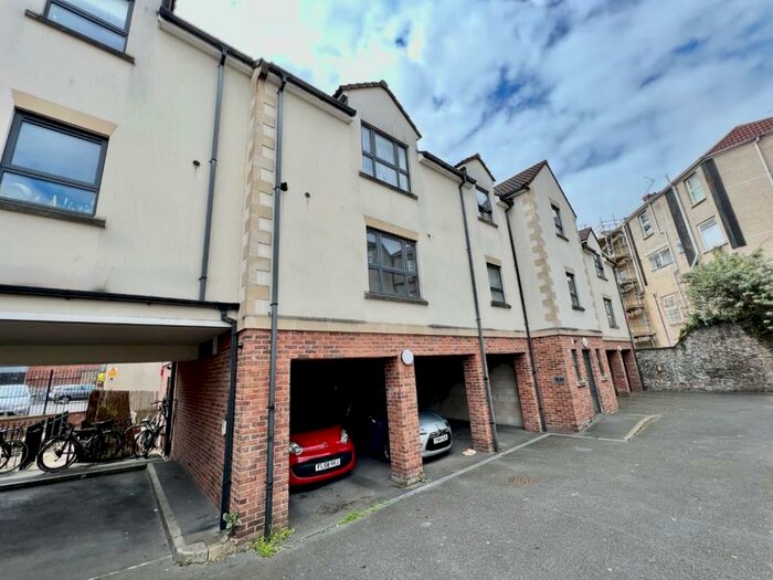2 Bedroom Flat To Rent In Ducie Road, Lawrence Hill, Bristol, BS5