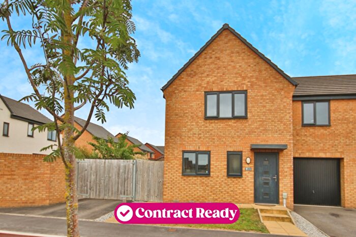 4 Bedroom Semi-Detached House For Sale In Diversity Drive, Kingswood, Hull, HU7