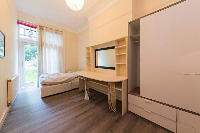 2 Bedroom Flat To Rent In Coleridge Road, London, N8