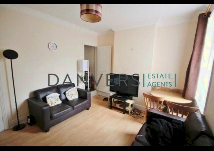 4 Bedroom Semi-Detached House To Rent In Harrow Road, LE3