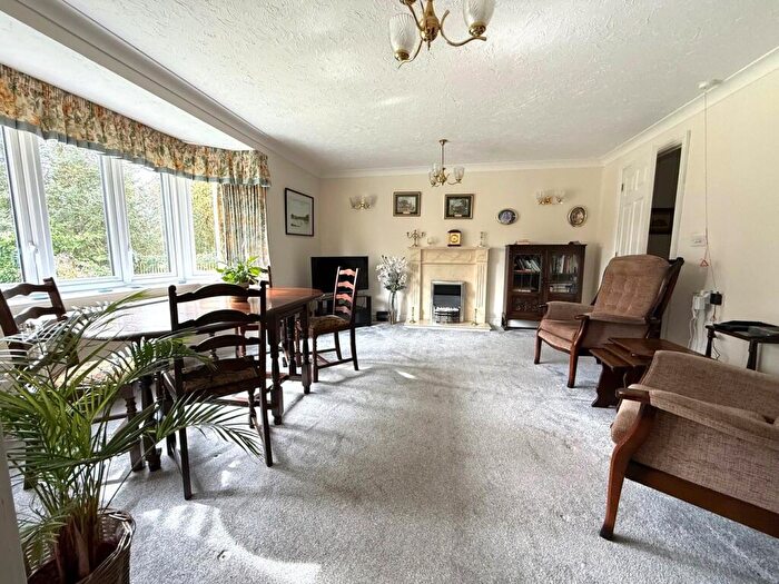 2 Bedroom Retirement Property For Sale In Four Oaks Road, Sutton Coldfield, B74