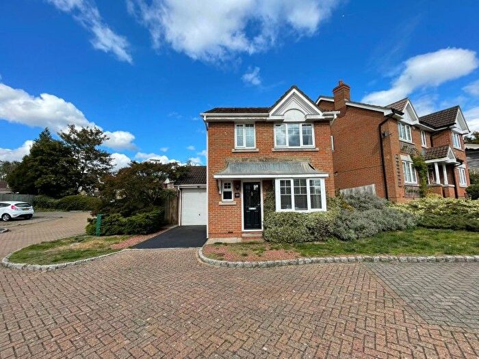 3 Bedroom Detached House To Rent In Curtis Close, Camberley, GU15