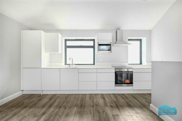 2 Bedroom House To Rent In Gabriel Mews, London, N10