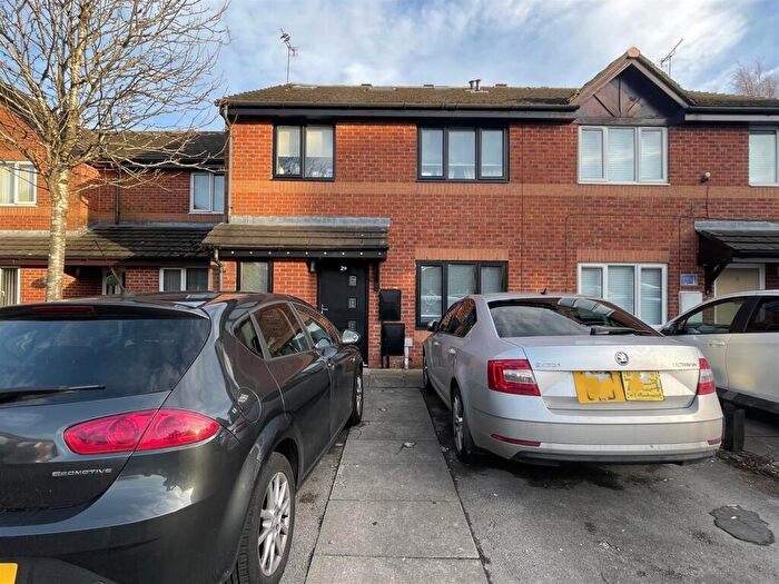 7 Bedroom Terraced House For Sale In Allama Iqbal Road, Oldham, OL4