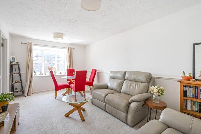 2 Bedroom Flat For Sale In Transom Square, Isle Of Dogs, London, E14
