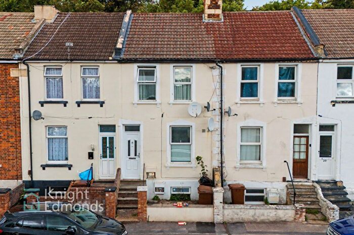 1 Bedroom Flat To Rent In A Church Terrace, Chatham Kent, ME5