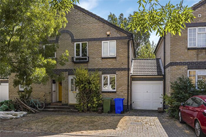 3 Bedroom Detached House For Sale In Chargrove Close, London, SE16