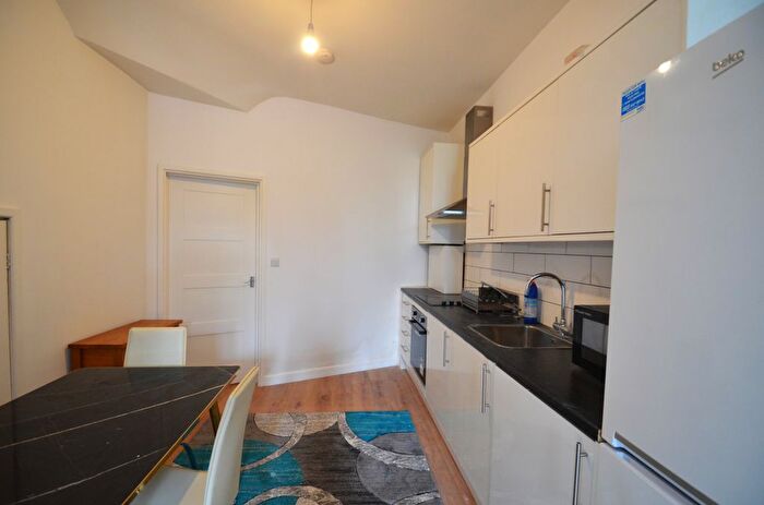 1 Bedroom Flat To Rent In Station Road, Ashford, TW15