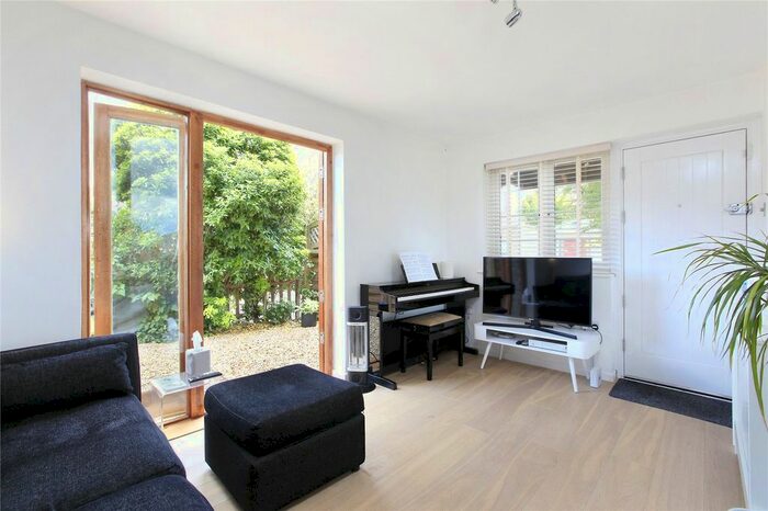 1 Bedroom Detached House To Rent In St Catherine's Close, Wandsworth, London, SW17