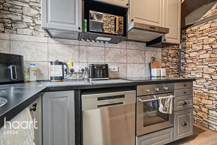 2 Bedroom Terraced House For Sale In Edgware Place, Leeds, LS8