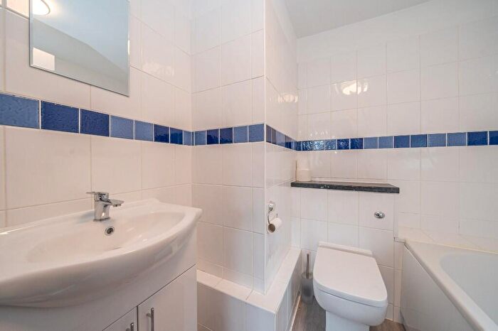 1 Bedroom Maisonette To Rent In Lucks Hill, Hemel Hempstead, Hertfordshire, HP1