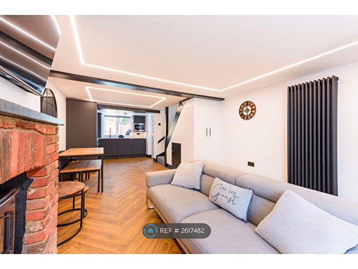 2 Bedroom Terraced House To Rent In High Street, Redbourn, AL3