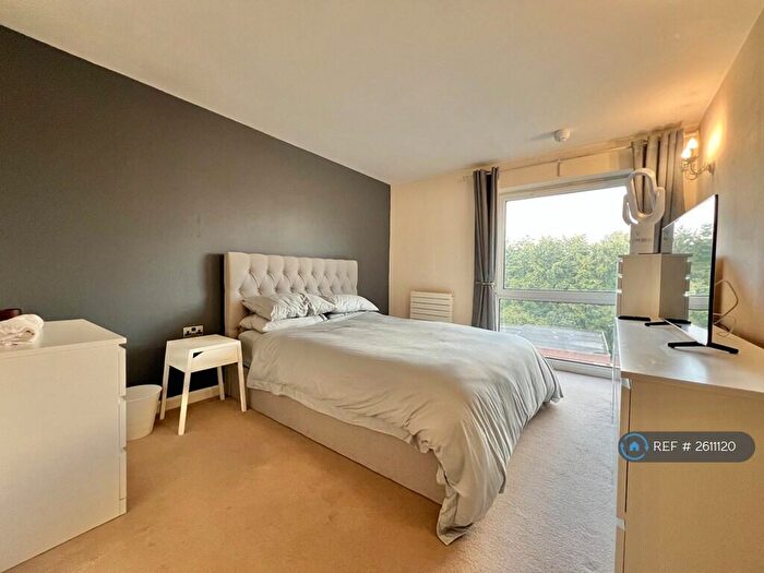 2 Bedroom Flat To Rent In Cedar Court, Prestwich, Manchester, M25