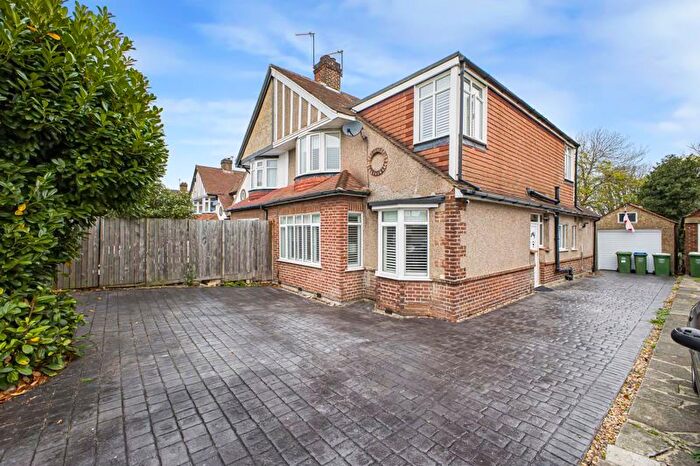 5 Bedroom Semi Detached House For Sale In Faraday Avenue, Sidcup, DA14