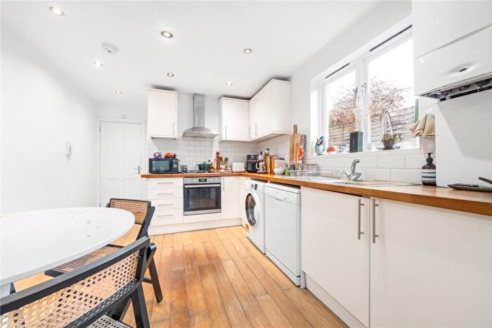 2 Bedroom Apartment For Sale In Derwent Grove, East Dulwich, London, SE22