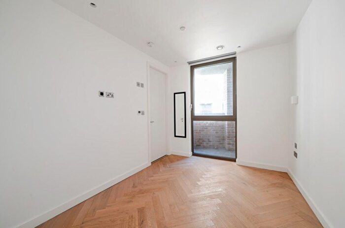 3 Bedroom Flat To Rent In Dudden Hill Lane, London, NW10