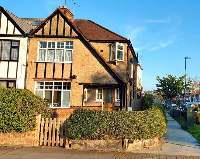 1 Bedroom Flat For Sale In Imperial Drive, North Harrow, HA2