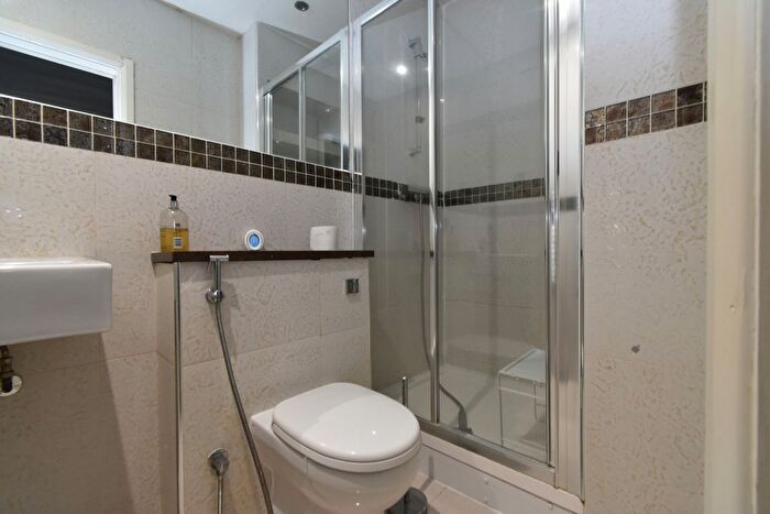5 Bedroom Flat To Rent In London, W4