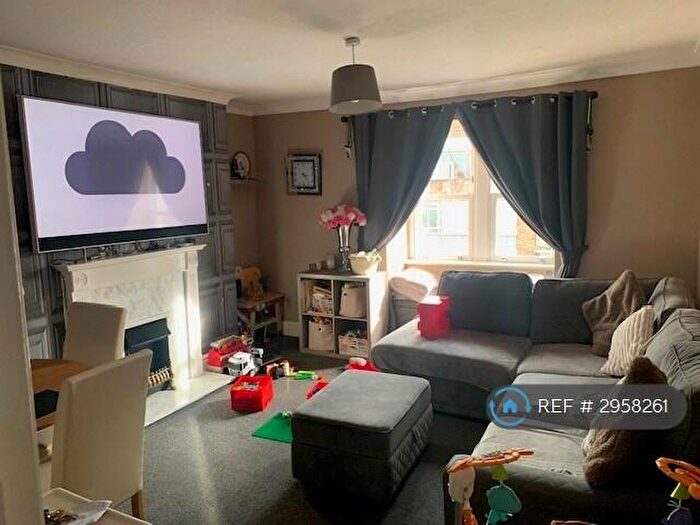 2 Bedroom Flat To Rent In Compton Street, Eastbourne, BN21