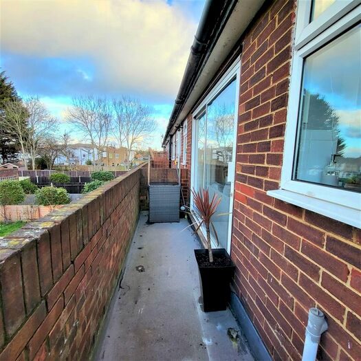 2 Bedroom Flat To Rent In Pawsons Road, Croydon, CR0
