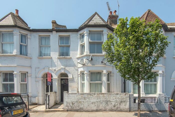 1 Bedroom Flat To Rent In Garratt Lane, London, SW18