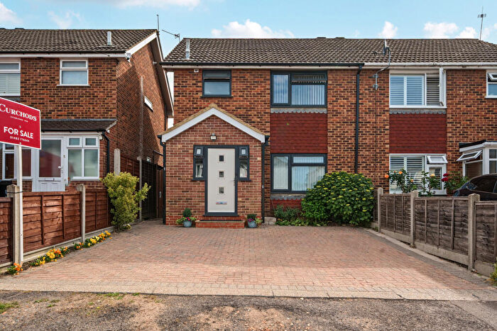3 Bedroom Semi Detached House For Sale In Robin Hood Road, Knaphill, Woking, GU21