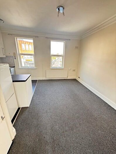 1 Bedroom Flat To Rent In Mitcham Road, London, SW17