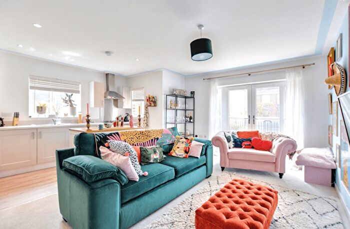 2 Bedroom Flat To Rent In Ashburnham Avenue, Lenton, Nottingham, NG7