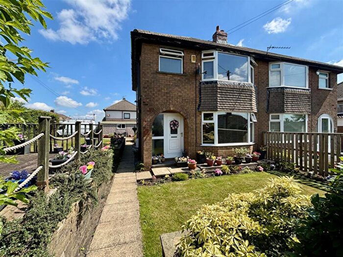 3 Bedroom Semi-Detached House For Sale In Back Lane Bradford, BD13