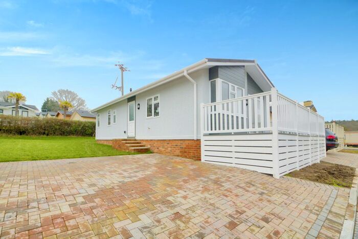 2 Bedroom Mobile/park Home For Sale In Biddenden, Ashford, TN27