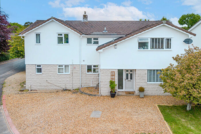 4 Bedroom Semi-Detached House For Sale In Woodland Way, Failand, BS8