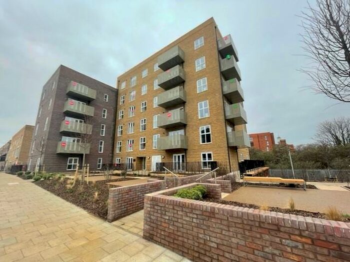 1 Bedroom Flat To Rent In Glenway Road, Rochester, ME1