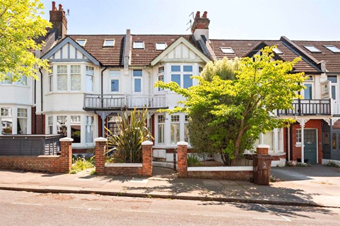 2 Bedroom Apartment For Sale In Wilbury Crescent, Hove, BN3